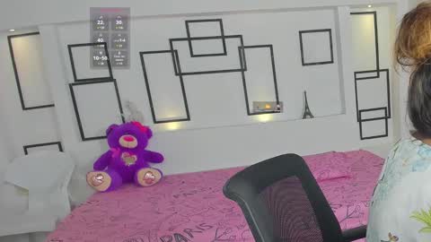 valentinamontoya online show from January 2025 11:31:02 AM