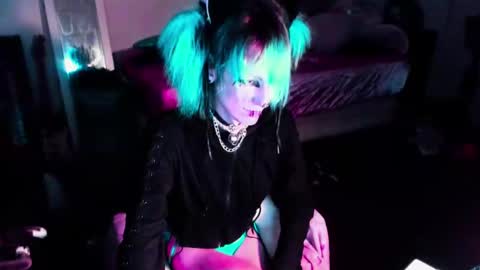 Tina Bates online show from September 2025 06:58:02 AM