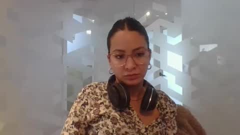 Snapshot of valentinaseleni1 chatting on May 2026 04:24:02 PM Valentina online show from May 2026 04:24:02 PM
