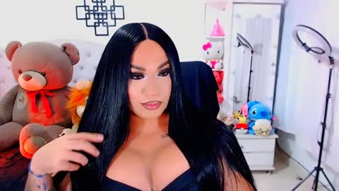 Snapshot of valentinaxqueen chatting on December 2024 02:42:02 AM online show from December 2024 02:42:02 AM