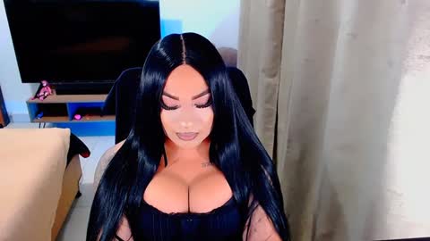 Snapshot of valentinaxqueen chatting on December 2024 11:14:01 PM online show from December 2024 11:14:01 PM