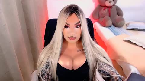 Snapshot of valentinaxqueen chatting on February 2025 02:01:02 AM online show from February 2025 02:01:02 AM