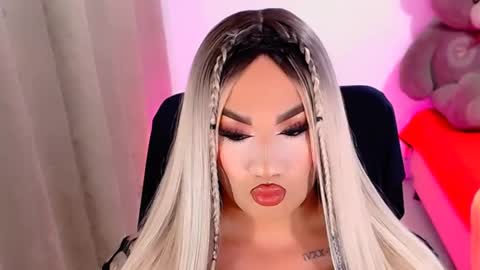 Snapshot of valentinaxqueen chatting on February 2025 12:21:02 AM online show from February 2025 12:21:02 AM