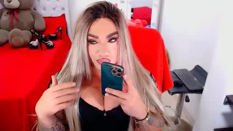 Snapshot of valentinaxqueen chatting on October 2025 12:53:02 AM online show from October 2025 12:53:02 AM