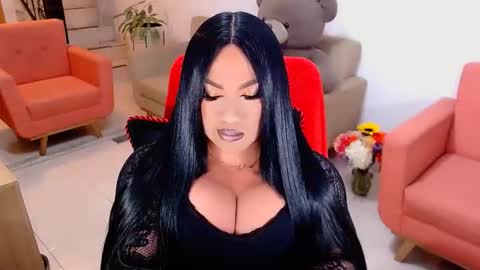 Snapshot of valentinaxqueen chatting on October 2025 11:53:01 PM online show from October 2025 11:53:01 PM