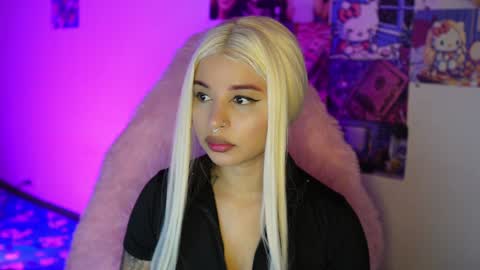 Snapshot of valentinna_5 chatting on February 2025 08:19:01 PM Danielle Please help me to reach 300 thumbs up online show from February 2025 08:19:01 PM