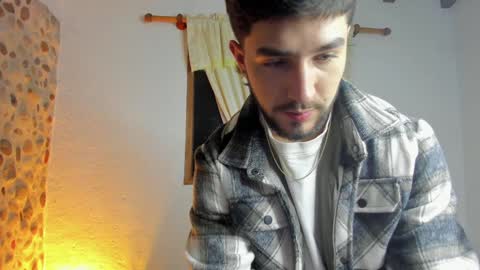 valentino online show from December 2024 11:50:01 PM