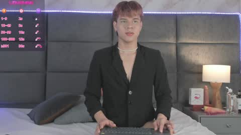 Snapshot of valentino_moon chatting on December 2024 02:44:02 AM valentino moon online show from December 2024 02:44:02 AM