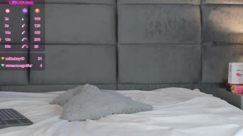 Snapshot of valentino_moon chatting on December 2024 06:24:02 AM valentino moon online show from December 2024 06:24:02 AM