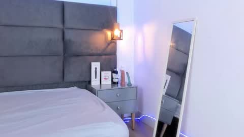 Snapshot of valentino_moon chatting on October 2025 02:43:02 AM valentino moon online show from October 2025 02:43:02 AM