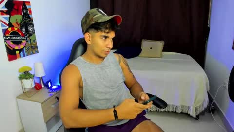 Snapshot of valentino_moura_ chatting on March 2025 12:17:01 PM VALENTINO MOURA online show from March 2025 12:17:01 PM