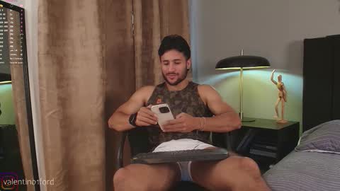 Snapshot of valentinoford chatting on November 2025 09:15:01 PM Valentino online show from November 2025 09:15:01 PM