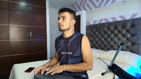 Snapshot of valentinos_ chatting on March 2026 09:07:01 PM Valentinos online show from March 2026 09:07:01 PM