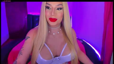 Snapshot of valeri_hilton chatting on December 2025 02:40:01 AM valeri_hilton online show from December 2025 02:40:01 AM