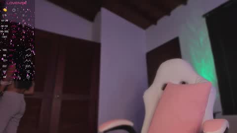 Snapshot of valeria_uribe22 chatting on February 2025 10:48:02 PM online show from February 2025 10:48:02 PM