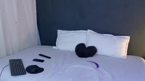 valeriaa cruz online show from June 2026 12:17:01 AM