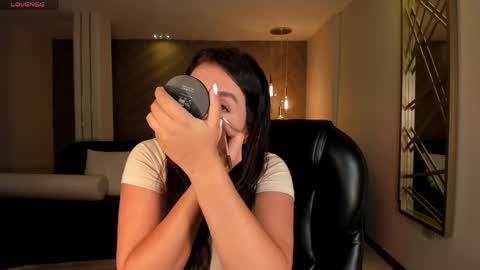 Snapshot of valeriaroldanx chatting on April 2026 10:27:01 AM Valeria online show from April 2026 10:27:01 AM