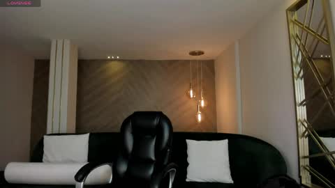 Snapshot of valeriaroldanx chatting on April 2026 10:15:02 AM Valeria online show from April 2026 10:15:02 AM