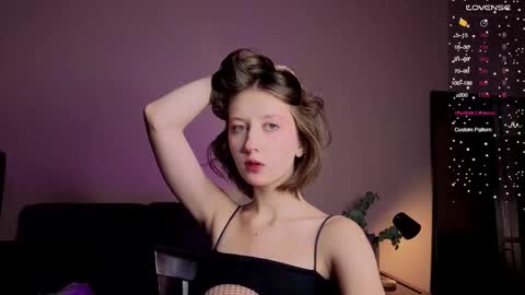 Snapshot of valerie_mooon chatting on November 2025 09:20:02 PM Kristi moony online show from November 2025 09:20:02 PM