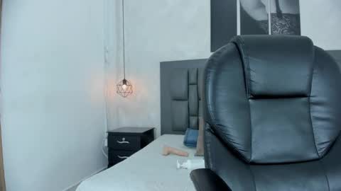 Snapshot of valerie_rouse chatting on January 2025 09:28:01 PM Valerie online show from January 2025 09:28:01 PM