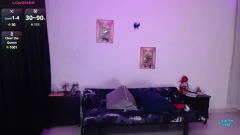 Snapshot of valerie_smile chatting on December 2024 11:35:02 PM Valerie online show from December 2024 11:35:02 PM