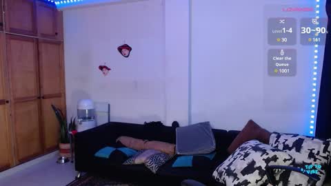 Snapshot of valerie_smile chatting on January 2025 12:07:02 PM Valerie online show from January 2025 12:07:02 PM