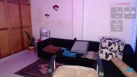 Snapshot of valerie_smile chatting on February 2025 10:51:01 PM Valerie online show from February 2025 10:51:01 PM