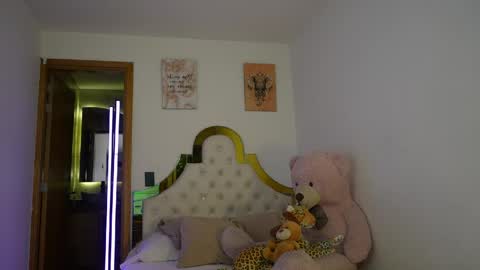 valeriecollinss_ online show from June 2026 01:18:01 AM