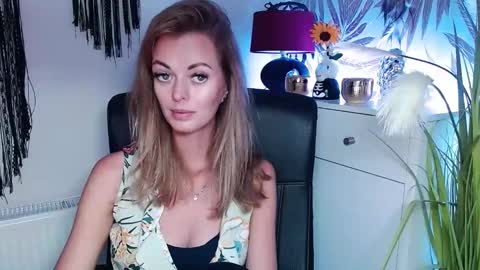 Snapshot of valerieluvsugar chatting on December 2024 01:35:02 PM Valerie online show from December 2024 01:35:02 PM