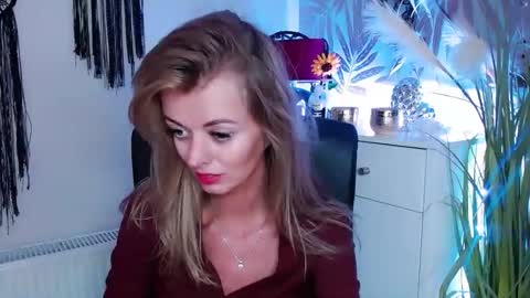 Snapshot of valerieluvsugar chatting on December 2024 02:51:01 PM Valerie online show from December 2024 02:51:01 PM