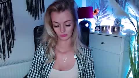 Snapshot of valerieluvsugar chatting on February 2025 02:53:02 PM Valerie online show from February 2025 02:53:02 PM