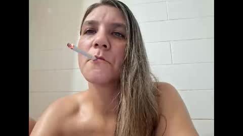 Snapshot of valerierayne13 chatting on June 2026 06:28:01 AM ValerieRayne online show from June 2026 06:28:01 AM