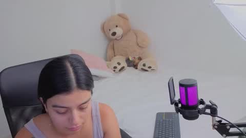 Juli C online show from December 2025 12:48:01 AM