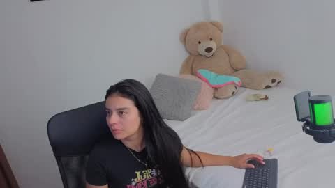 valerihouse_ online show from May 2026 12:50:02 AM