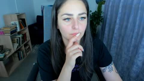 Snapshot of valeriiemills chatting on June 2026 09:49:01 PM Valerie online show from June 2026 09:49:01 PM