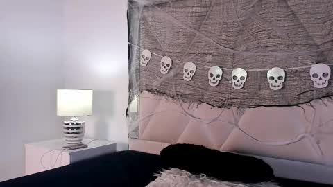 valerri_ online show from October 2025 01:10:02 PM