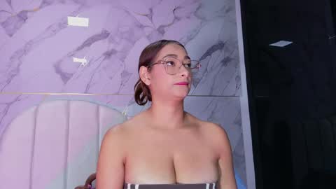 Valeryn online show from May 2026 03:02:02 AM