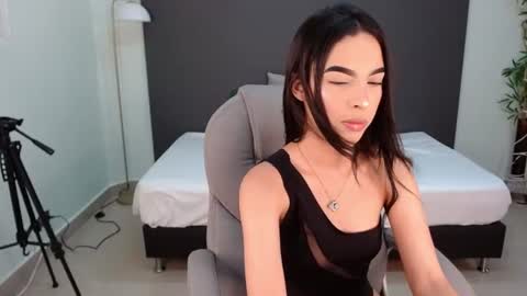Snapshot of valery_restrepo chatting on June 2026 08:40:02 PM valery_restrepo online show from June 2026 08:40:02 PM