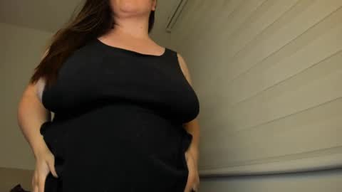 Snapshot of valeryvass_07 chatting on February 2025 03:59:02 AM My name is Valery... Nice to meet you thumb up me please its important online show from February 2025 03:59:02 AM