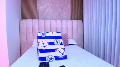 Valeska online show from November 2025 12:05:02 PM