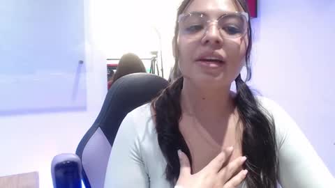 Snapshot of vall_09 chatting on May 2026 04:36:01 PM Vall online show from May 2026 04:36:01 PM