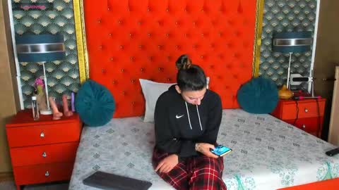 Valerie Val V online show from May 2026 02:25:01 PM