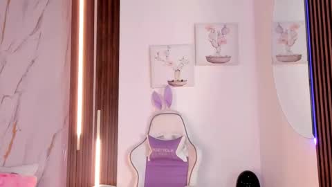 Vallolet Peach  online show from February 2026 12:15:02 PM