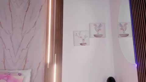 Vallolet Peach  online show from February 2026 12:12:01 PM