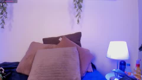 Snapshot of vampgyal chatting on November 2025 10:42:01 PM vamp online show from November 2025 10:42:01 PM