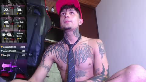 Snapshot of vampiredavyd chatting on December 2024 07:49:02 AM david guzman i model independenthelp me with a thumbs up online show from December 2024 07:49:02 AM