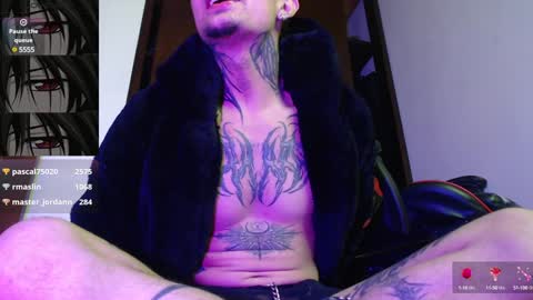 Snapshot of vampiredavyd chatting on December 2024 06:11:02 AM david guzman i model independenthelp me with a thumbs up online show from December 2024 06:11:02 AM