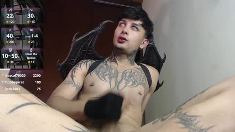 Snapshot of vampiredavyd chatting on January 2025 03:03:02 AM david guzman i model independenthelp me with a thumbs up online show from January 2025 03:03:02 AM