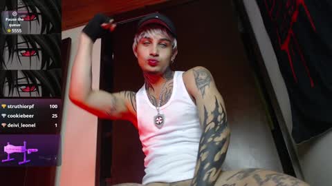 Snapshot of vampiredavyd chatting on January 2025 02:41:01 AM david guzman i model independenthelp me with a thumbs up online show from January 2025 02:41:01 AM