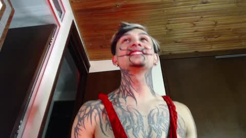 Snapshot of vampiredavyd chatting on January 2025 12:25:01 AM david guzman i model independenthelp me with a thumbs up online show from January 2025 12:25:01 AM